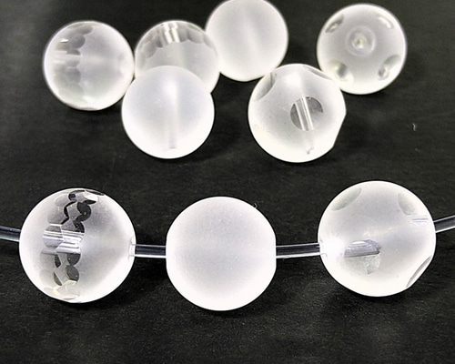 売約済み　大玉フロスト水晶にトロレアイトの観音様と蓮 売約済み 大玉フロスト水晶にトロレアイトの観音様と蓮 勾玉の日特別記念