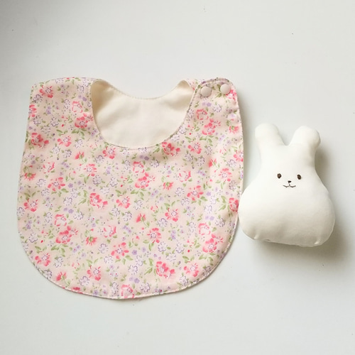 ハンドメイドスタイ　春色スタイ　うさぎスタイ　ayarinrin ハンドメイドスタイ　春色スタイ　うさぎスタイ　ayarinrin