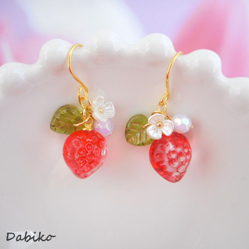 ☆545❤️ いちご　苺ハート　花　ピアス　イヤリング ☆545❤️ いちご 苺ハート 花 ピアス イヤリング