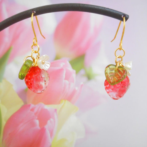 K16春の訪れレトロなイチゴピアス/イヤリング苺・いちご・グリーン