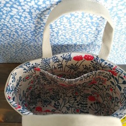 ホワイトプードル刺繍の手提げバッグ（小） 5枚目の画像