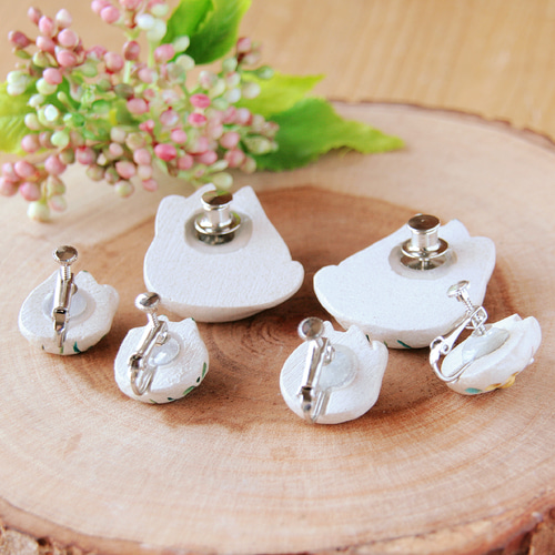 169 ブローチシリーズ猫ちゃん❤️ ピアスorイヤリング ピアス