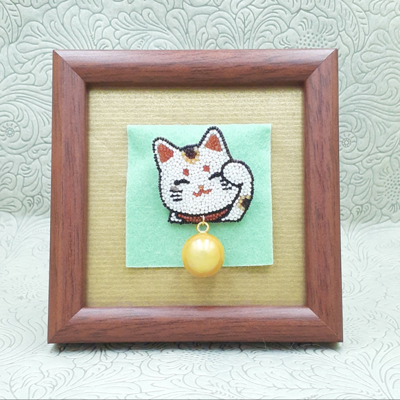 招き猫のブローチ(白猫)＊オートクチュールビーズ刺繍 10枚目の画像