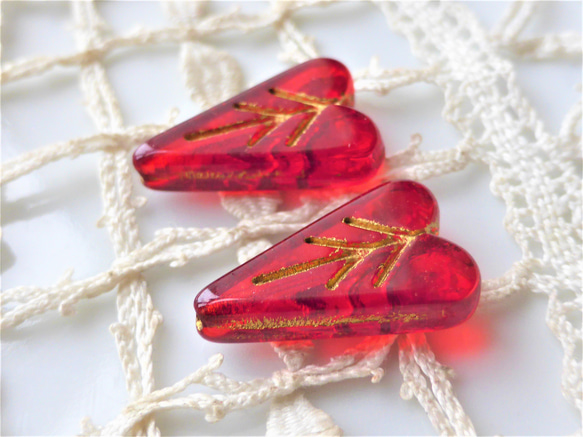 葉ハート　赤　チェコビーズCzech Glass Beads２個 2枚目の画像