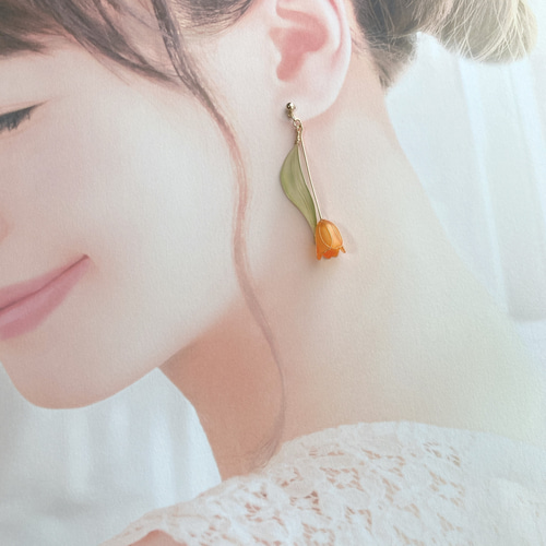 60 ちゅるんちゅるんレジン✖︎ガラスチャーム　ピアスorイヤリング REC1060 とろけるメタルフレーム×レジンの透け感イヤリング