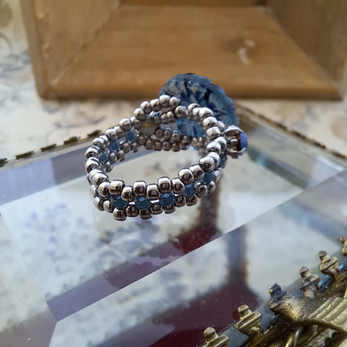 ヴィンテージボタンとクリスタルガラスのビーズリング(サイズ選べます