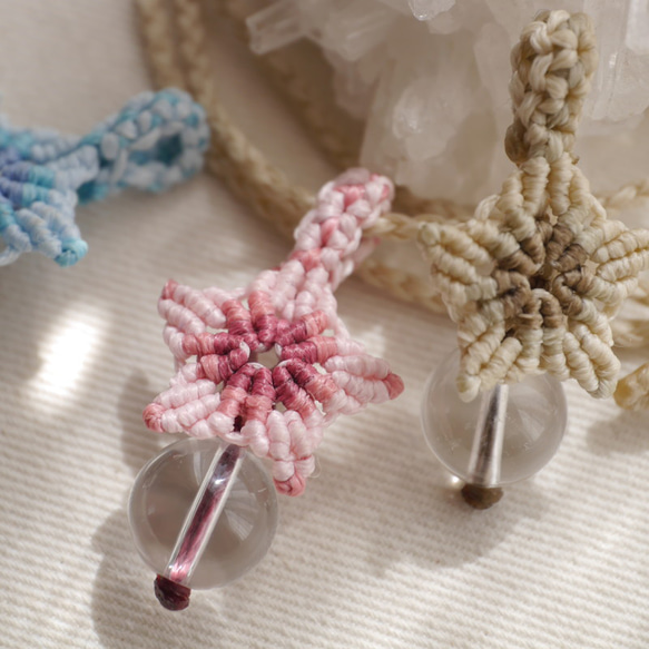 ❁天然石水晶玉と桜モチーフのマクラメチャーム Crystal orb & Flower[mtp-230315-01] 4枚目の画像