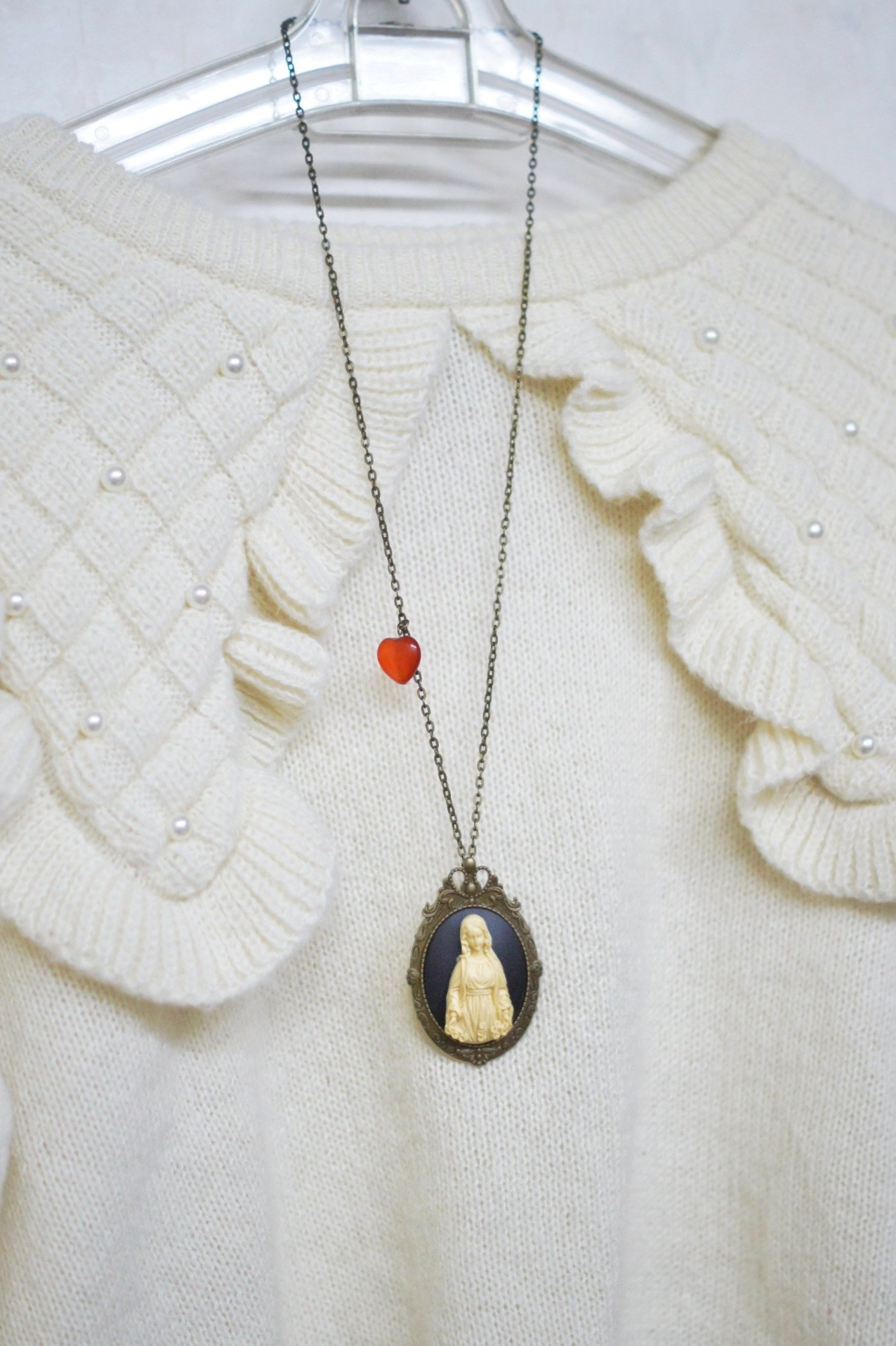 1点もの★2WAY★マリア様の立体的なカメオとレッドアゲートのハートのお守りネックレス