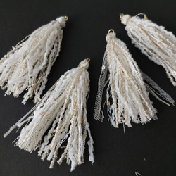 引き揃え糸 タッセル(13)　　素材糸　パーツ　手染め糸　ホワイト　ベージュ 5枚目の画像