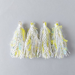引き揃え糸 タッセル(11)　　素材糸　パーツ　グリーン　春　緑　ホワイト 1枚目の画像