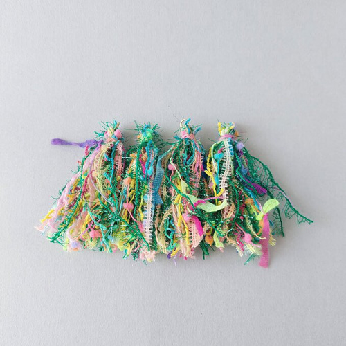 引き揃え糸 タッセル(16) 素材糸 パーツ 手染め糸 グリーン ビビッド