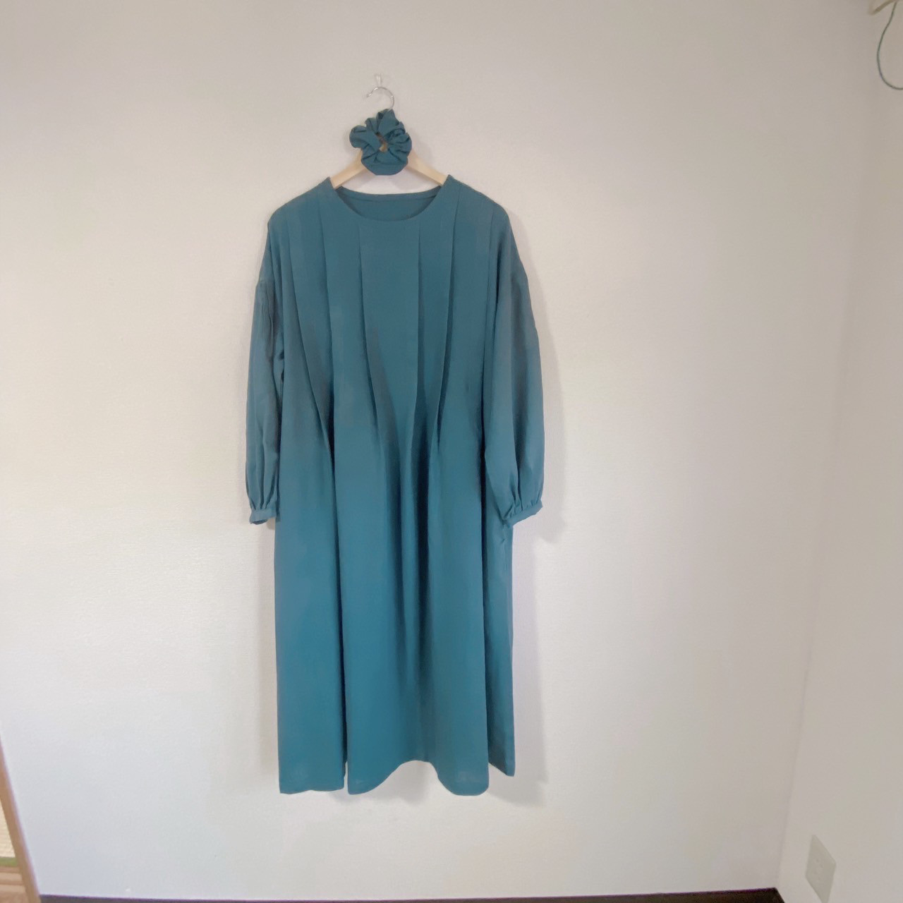 ゆったりタックワンピース　ブルー