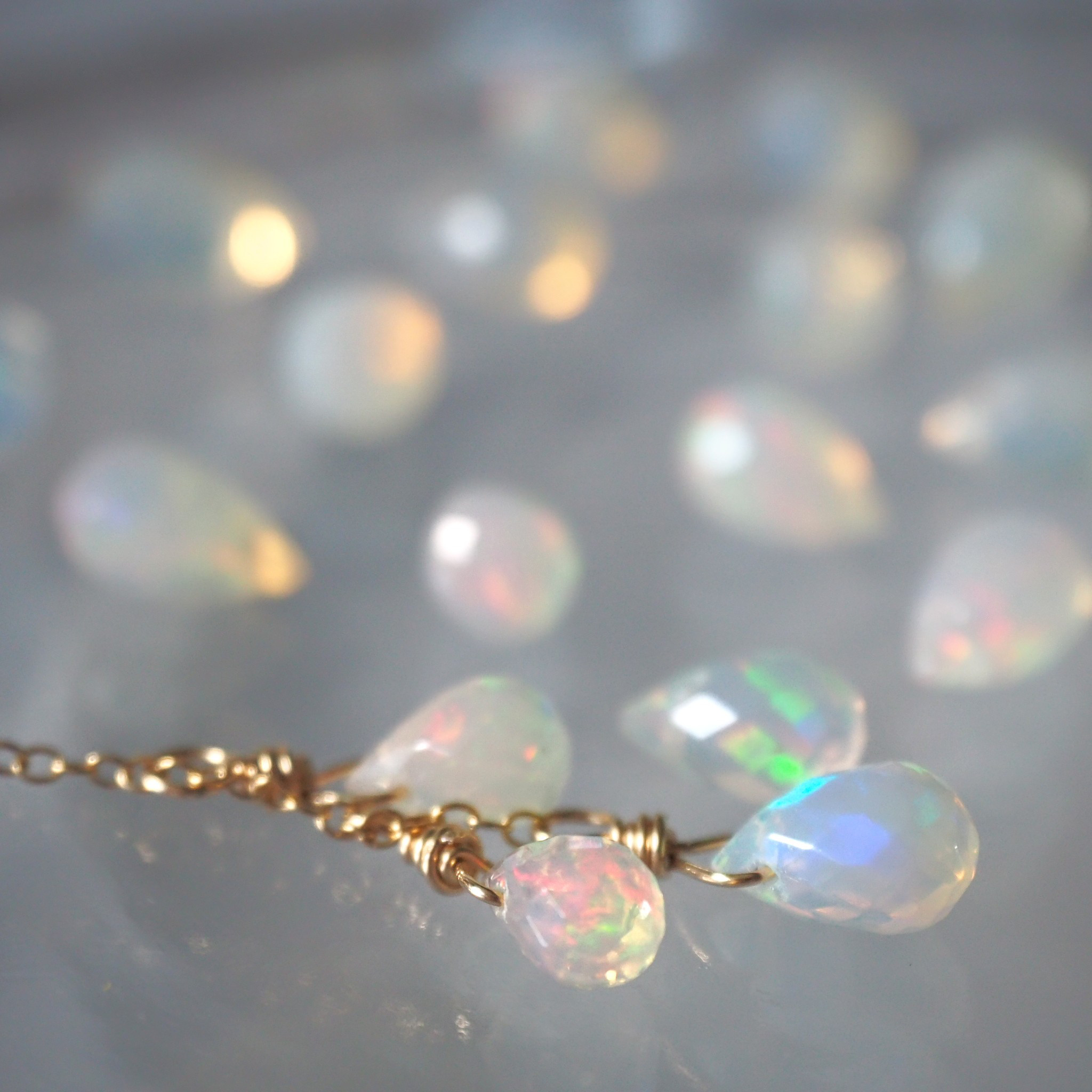 《オパールの3粒ドロップイヤーカフ》