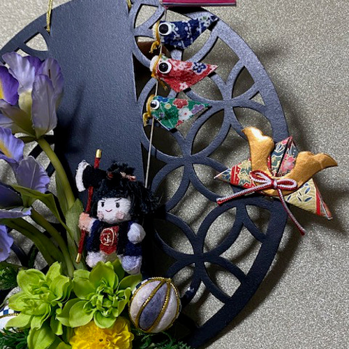 こどもの日リースアレンジ 鯉のぼりと兜と金太郎人形を添えて アート