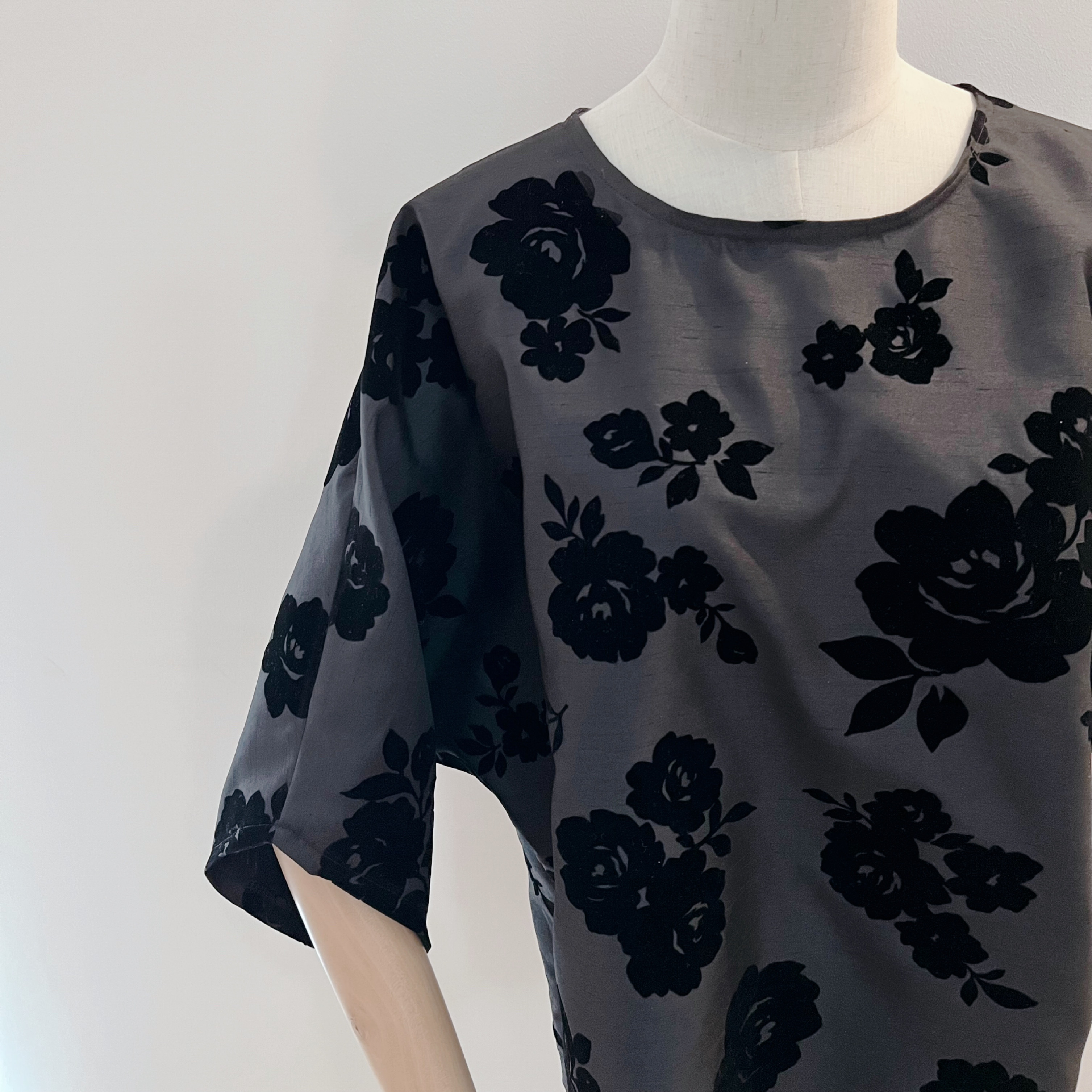 七分袖プルオーバー　ブラウス