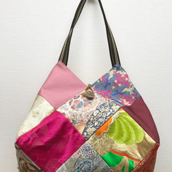 帯地市松パッチワークバッグ　正絹　帯リユースのバッグ　華やかカラー 1枚目の画像