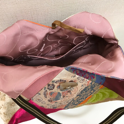 帯地市松パッチワークバッグ　正絹　帯リユースのバッグ　華やかカラー 3枚目の画像