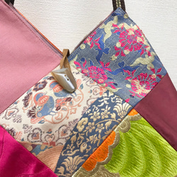 帯地市松パッチワークバッグ　正絹　帯リユースのバッグ　華やかカラー 4枚目の画像