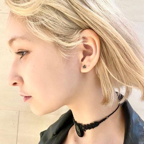 ブラックスピネルのシルバーピアス つけっぱなし 金属アレルギー ブラックスピネルのシルバーピアス つけっぱなし 金属アレルギー