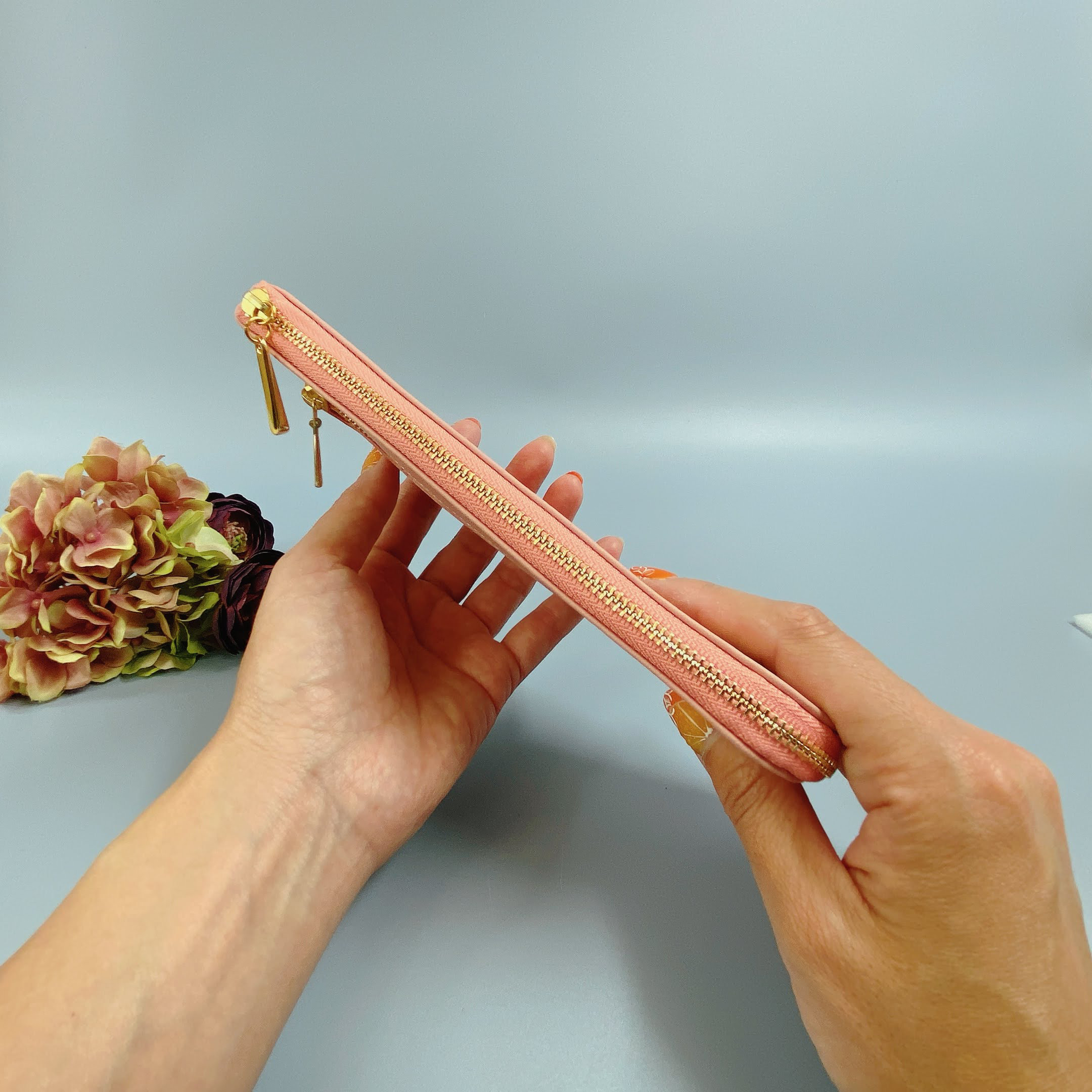 薄くて軽くて大容量なL字長財布 14枚カードポケット　ラム革 桜ピンク 日本製