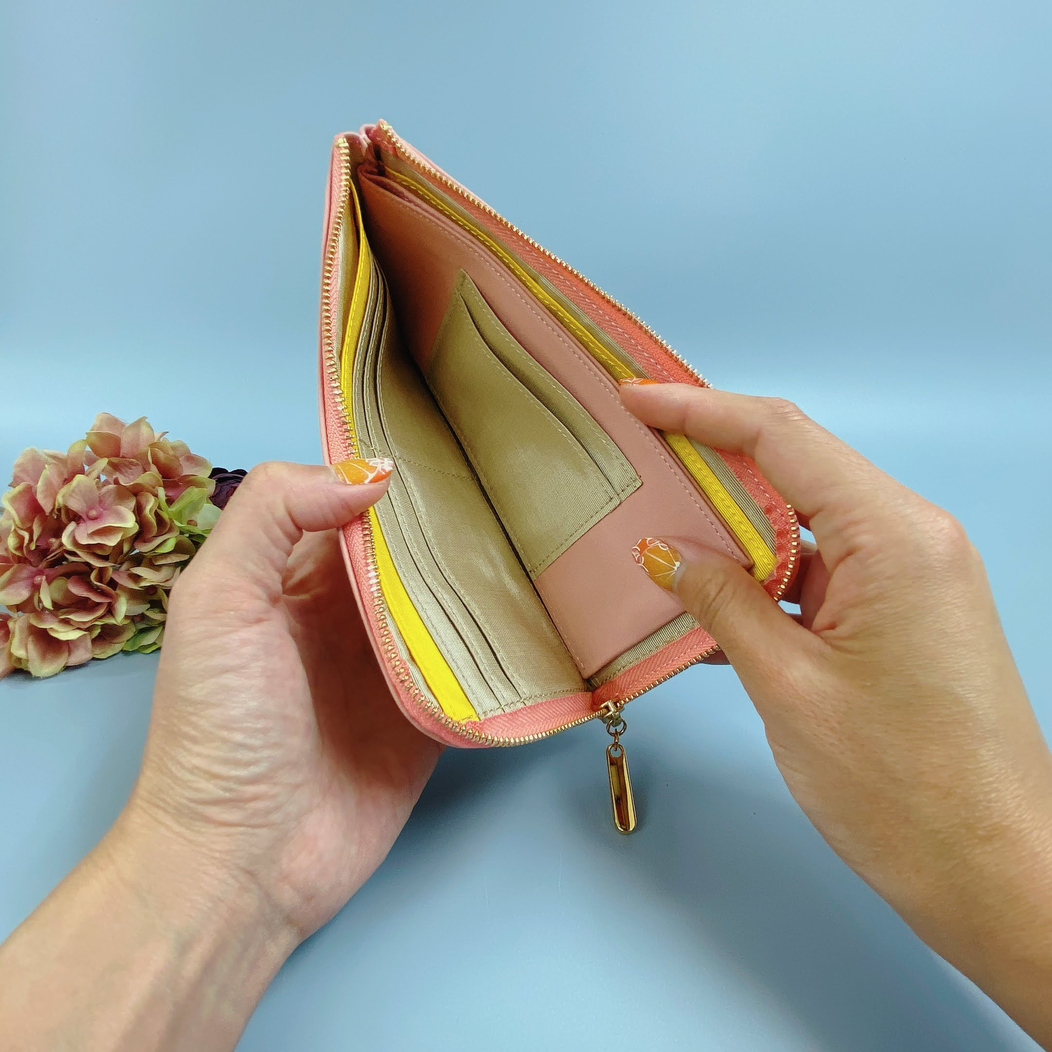 薄くて軽くて大容量なL字長財布 14枚カードポケット　ラム革 桜ピンク 日本製