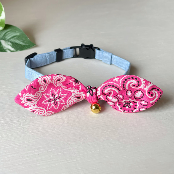 ペイズリー&デニム風バンダナ スカーフ首輪　結びリボン 猫首輪 ピンク 2枚目の画像