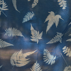 藍曬絲棉方巾 - 蕨美 Botanic Cyanotype Square Scarf - Ferns 第5張的照片