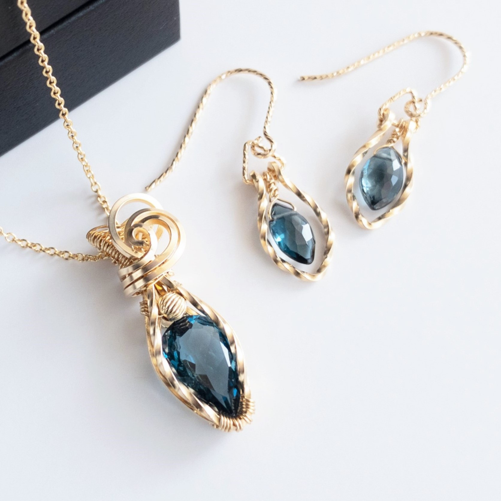 ロンドンブルートパーズ 14kgf ペンダント＆ピアス セット（ジュエリーボックス付）