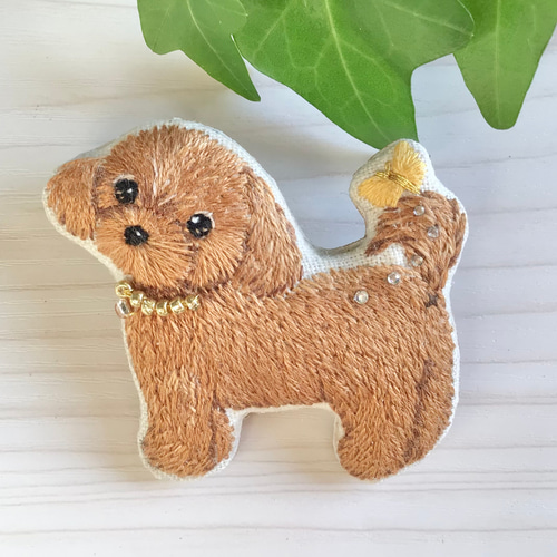 トイプードル ブローチ ビーズ ハンドメイド 手刺繍 刺繍 木苺 