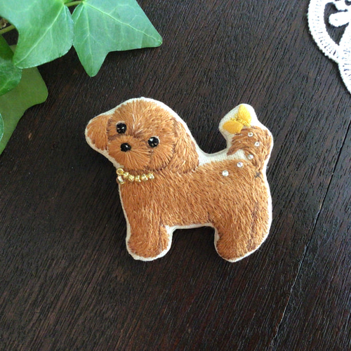 トイプードル ブローチ ビーズ ハンドメイド 手刺繍 刺繍 木苺