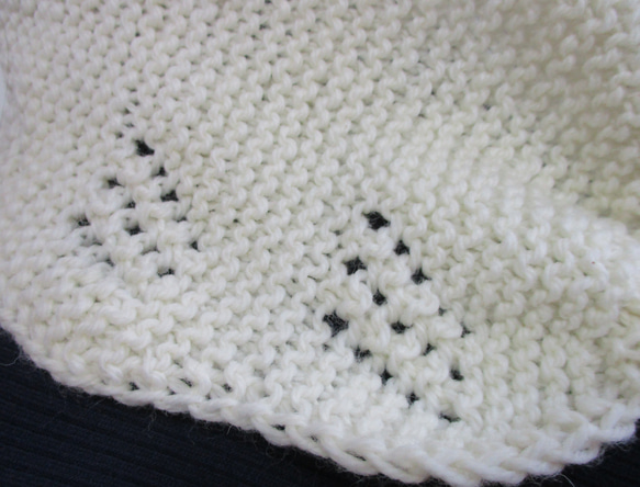 あったか手編みのプチマフラー（ホワイト） 3枚目の画像