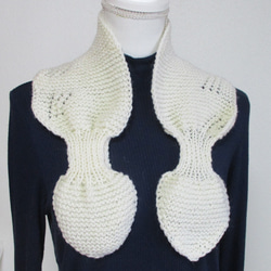 あったか手編みのプチマフラー（ホワイト） 2枚目の画像