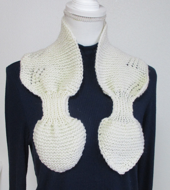 あったか手編みのプチマフラー（ホワイト） 2枚目の画像