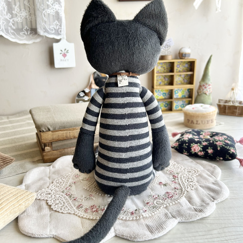 チェッカーパターン トレーナー 黒猫ちゃん
