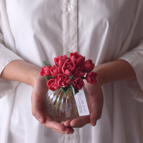 ◇粘土のお花◇ 真っ赤なミニ薔薇 ぽってりガラスボトル B780 アート