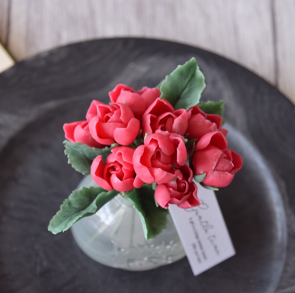 ◆粘土のお花◆ ミニサイズ！　真っ赤なミニ薔薇　アンティーク　ホラリング・フラットボトル …　B786 6枚目の画像