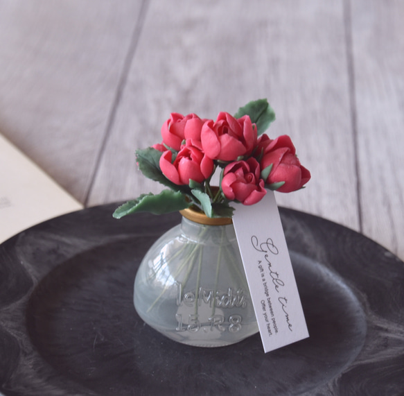 ◆粘土のお花◆ ミニサイズ！　真っ赤なミニ薔薇　アンティーク　ホラリング・フラットボトル …　B786 4枚目の画像