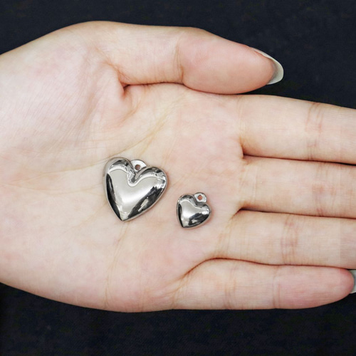 金属アレルギー対応☆立体ハートチャーム ステンレス アクセサリー