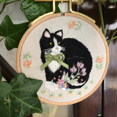 ネコ クロネコ 手刺繍 ビーズ フレーム ししゅう 木苺 ギフト うちの子