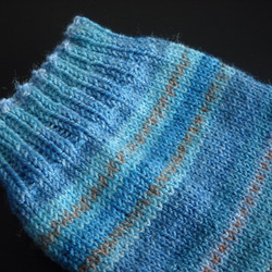 手編みの靴下　コットンと竹繊維を含んだ糸で編んだ靴下（男性用a） 4枚目の画像