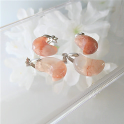 桜瑪瑙（チェリーブロッサム） 月型　１個　天然石ペンダントトップ　バチカン付き　バックチャームやストラップにも 3枚目の画像