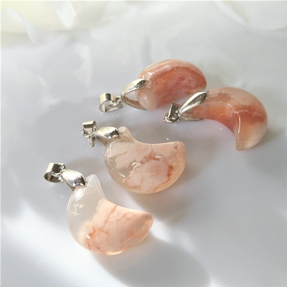 桜瑪瑙（チェリーブロッサム） 月型　１個　天然石ペンダントトップ　バチカン付き　バックチャームやストラップにも 8枚目の画像