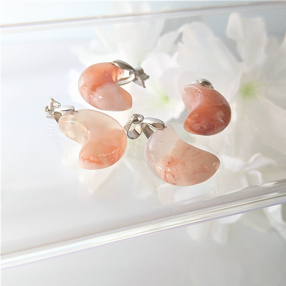 桜瑪瑙（チェリーブロッサム） 月型　１個　天然石ペンダントトップ　バチカン付き　バックチャームやストラップにも 4枚目の画像