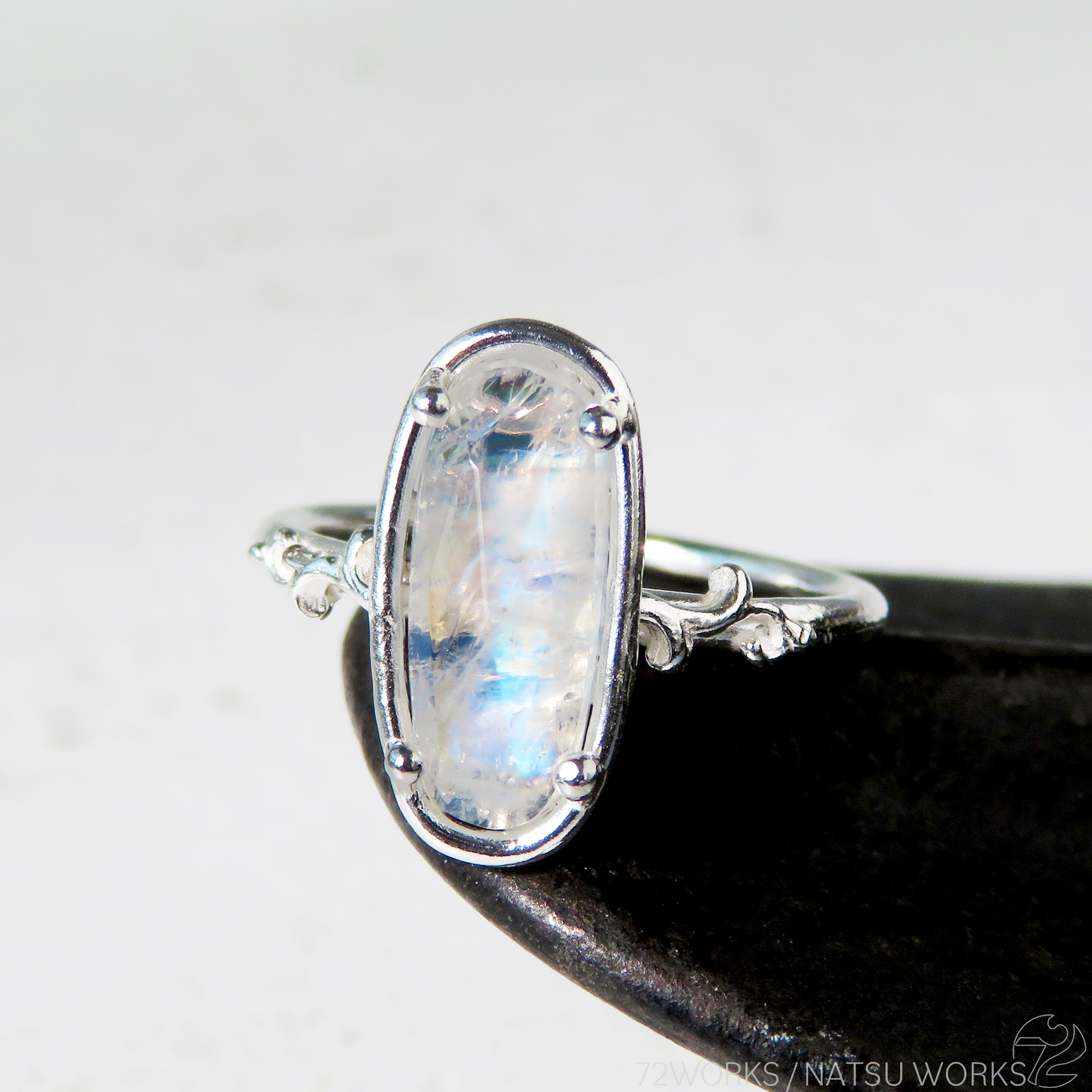 ムーンストーン リング / Rainbow Moonstone Ring