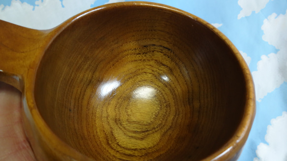 用三倉島產的金桑樹雕刻而成的咖啡杯 第5張的照片