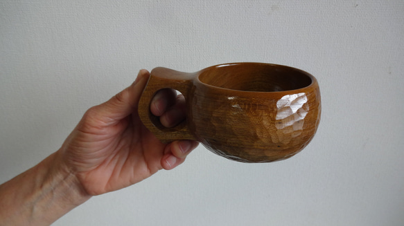 用三倉島產的金桑樹雕刻而成的咖啡杯 第3張的照片