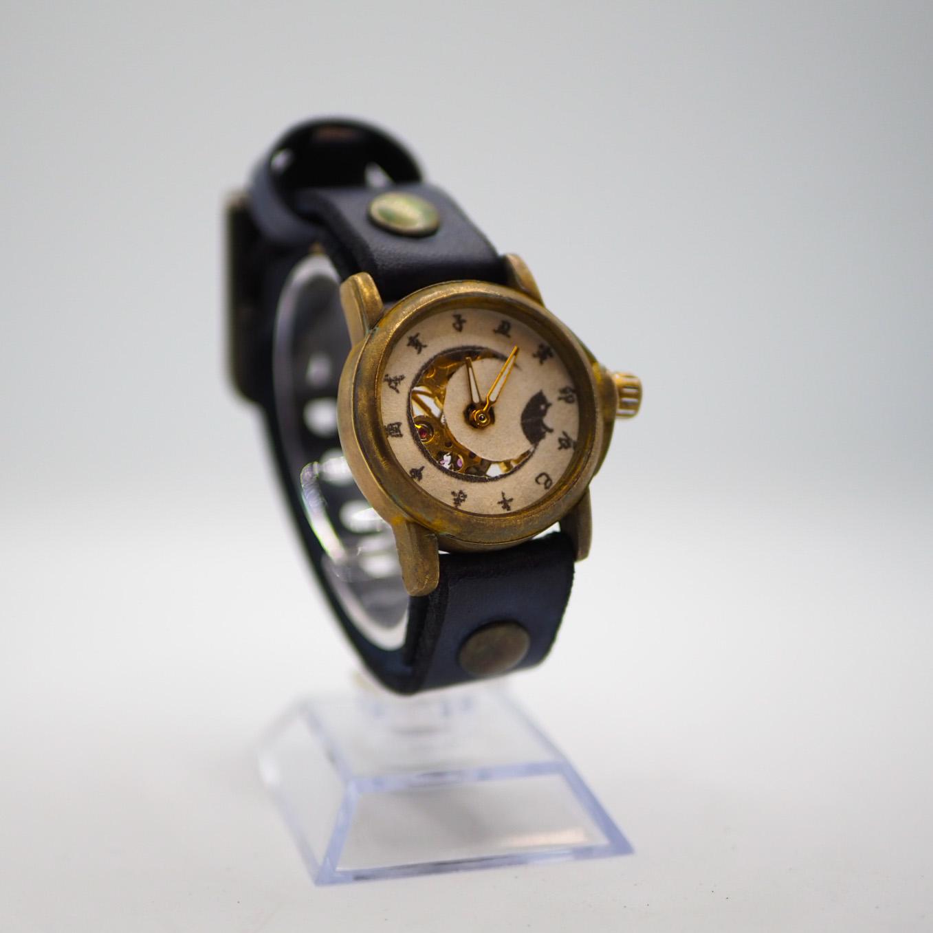 月で休憩する猫の時計 憩猫（いこいねこ）