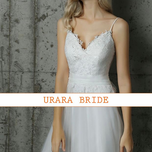 バックリボン チュールウエディングドレス スパゲティストラップ  