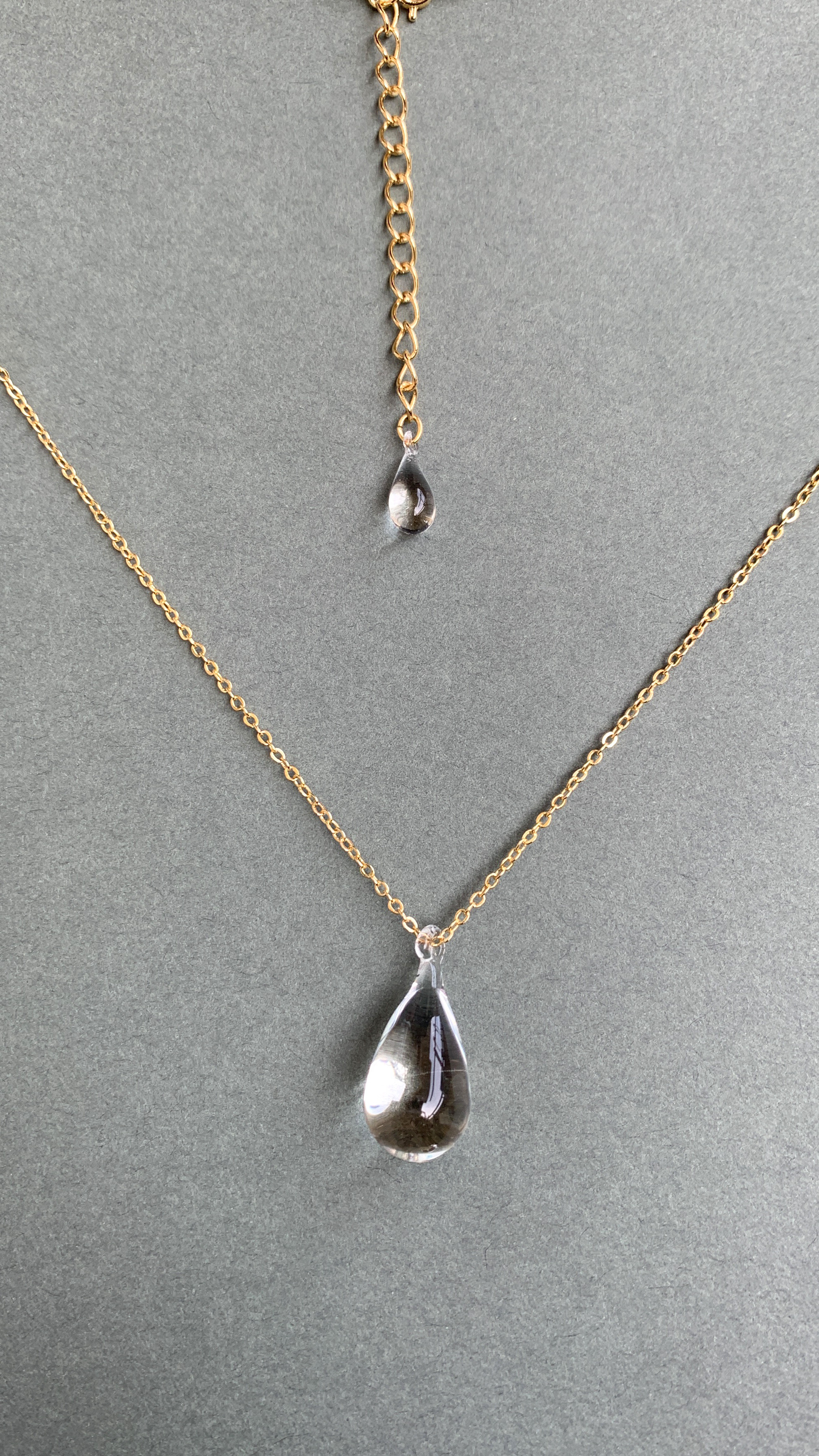 ガラス製ティアドロップ型アジャスター付きネックレス