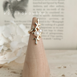 ゴールドリーフ＆淡水パールのイヤーカフ 5枚目の画像